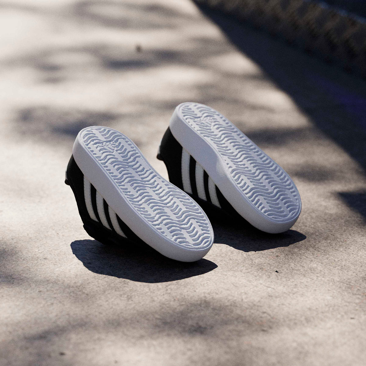 VL Court 3.0 Velcro Sneakers