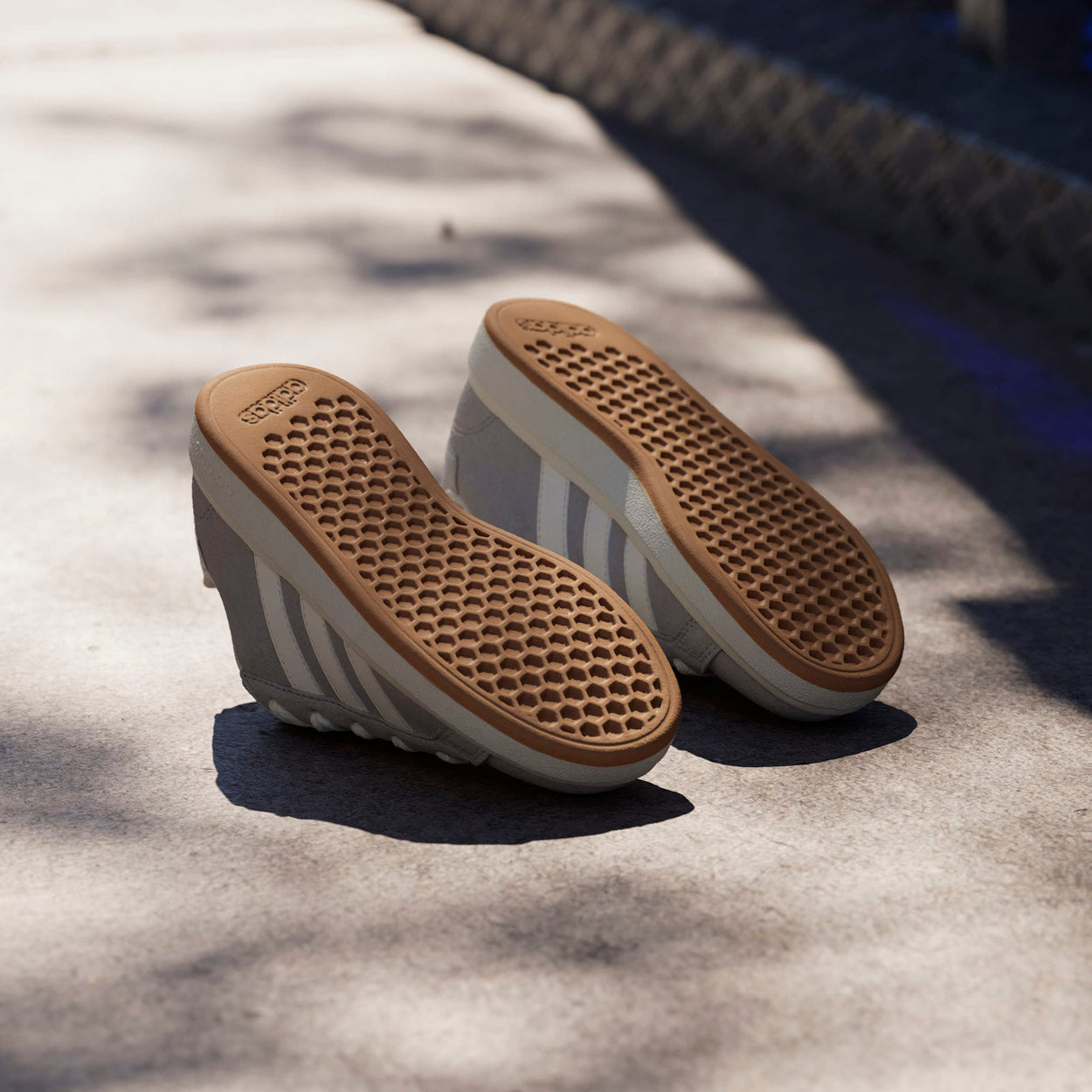 GRAND COURT 00S SNEAKERS