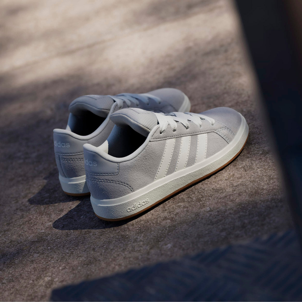 GRAND COURT 00S SNEAKERS