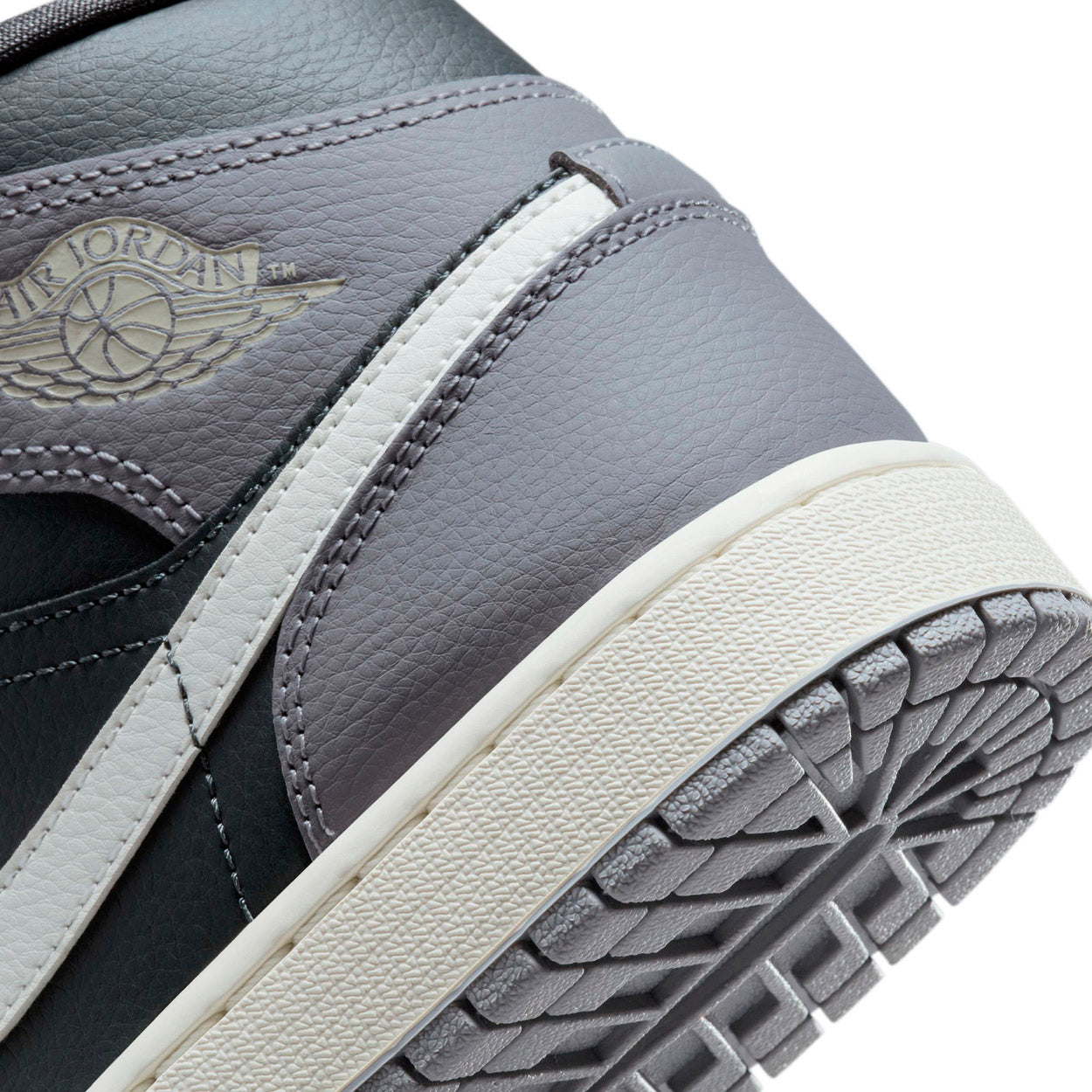 Air Jordan 1 Mid sneakers