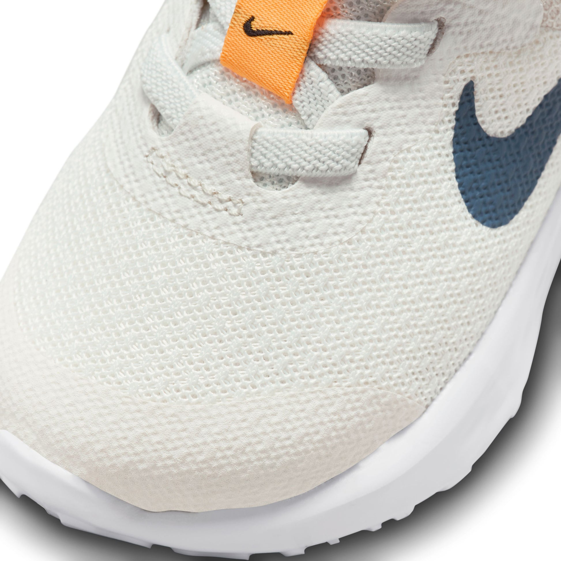 Revolution 6 sneakers