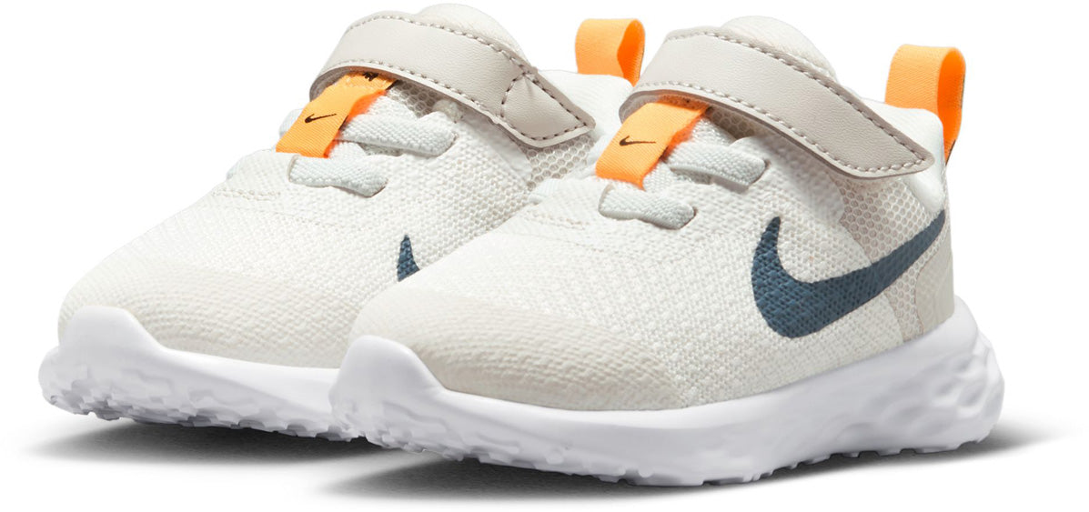 Revolution 6 sneakers