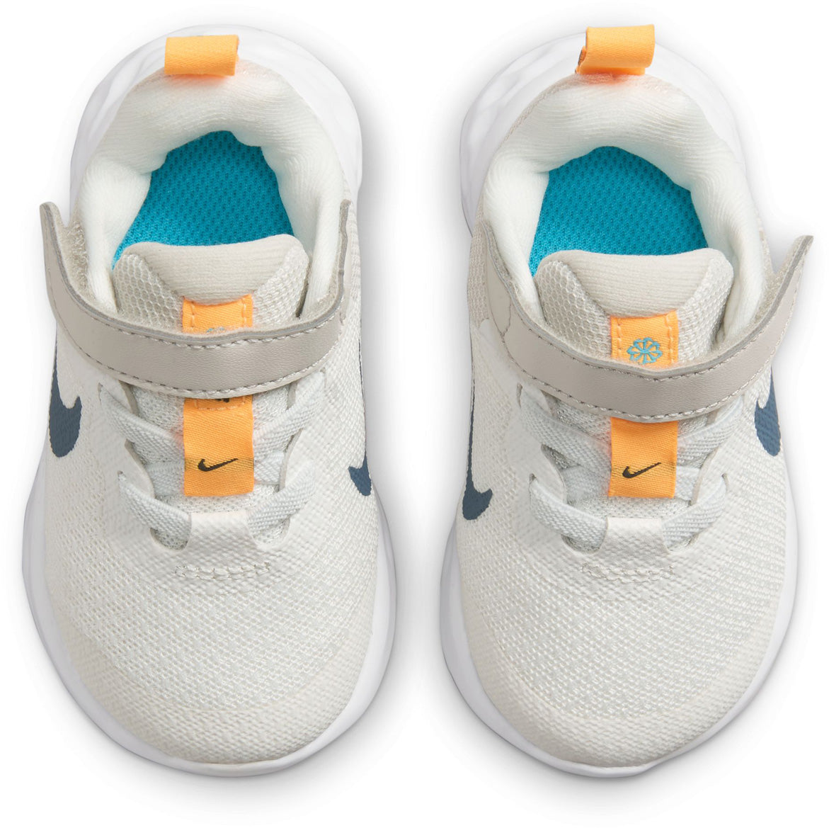 Revolution 6 sneakers