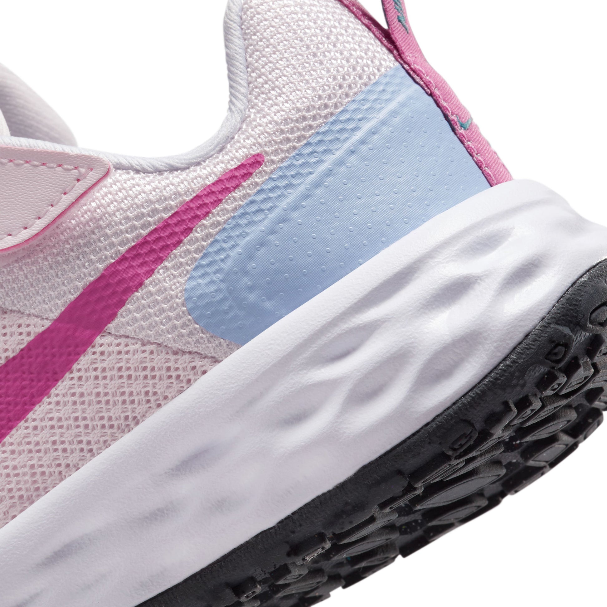 Revolution 6 sneakers