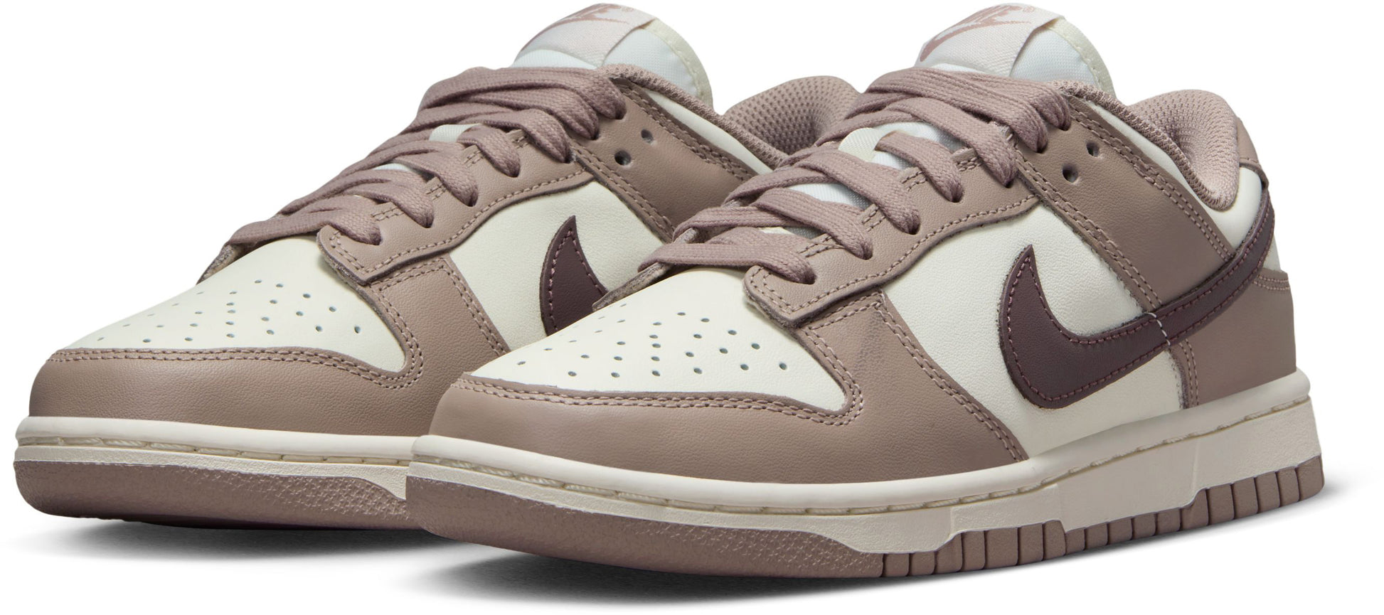 Dunk Low Sneakers