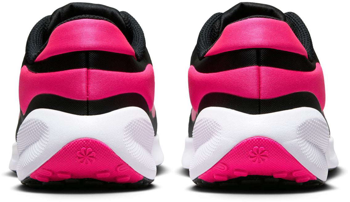 Revolution 7 sneakers