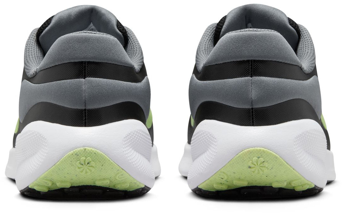 Revolution 7 sneakers