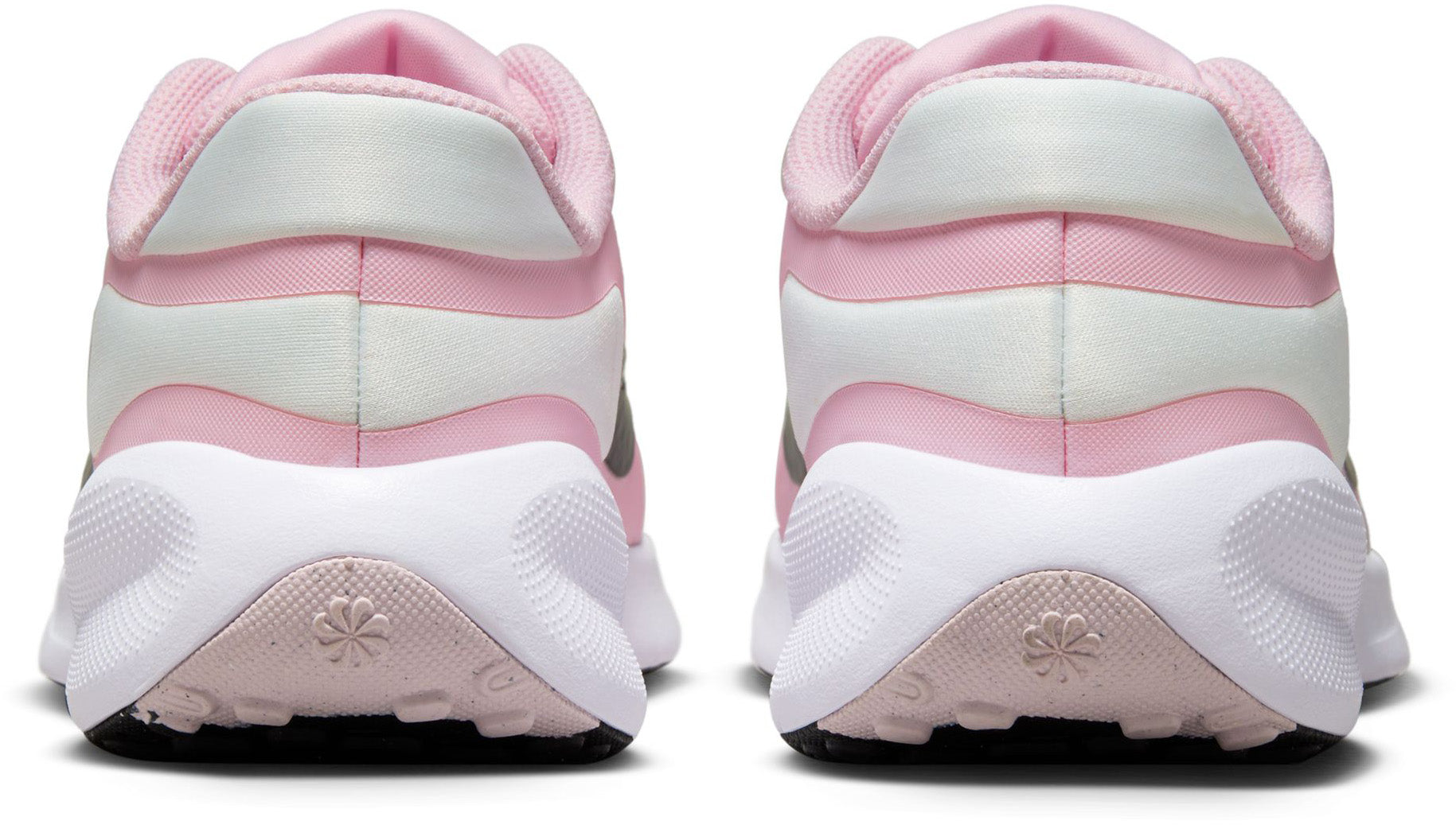 Revolution 7 sneakers