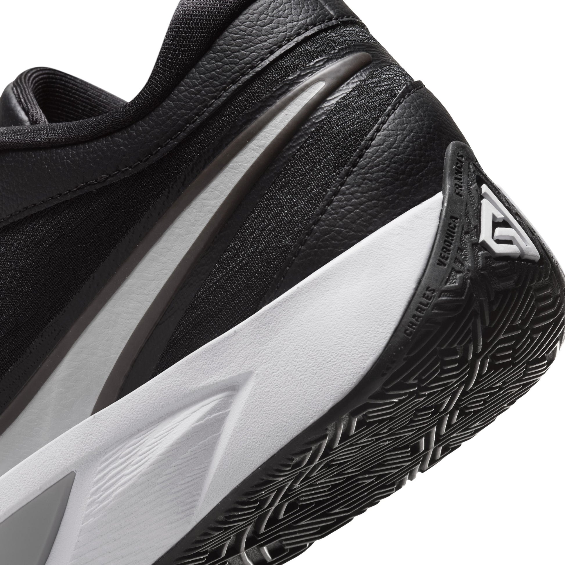 Giannis Freak 6 Basketballsko