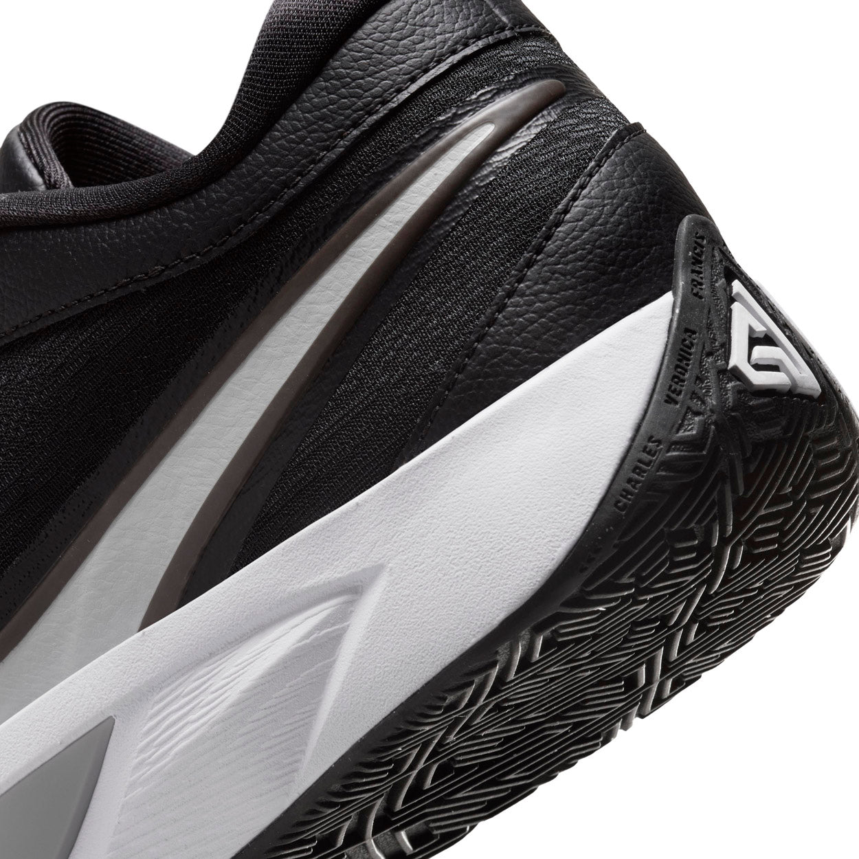 Giannis Freak 6 Basketballsko