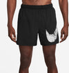 CHALLENGER SWOOSH SHORTS fra Nike