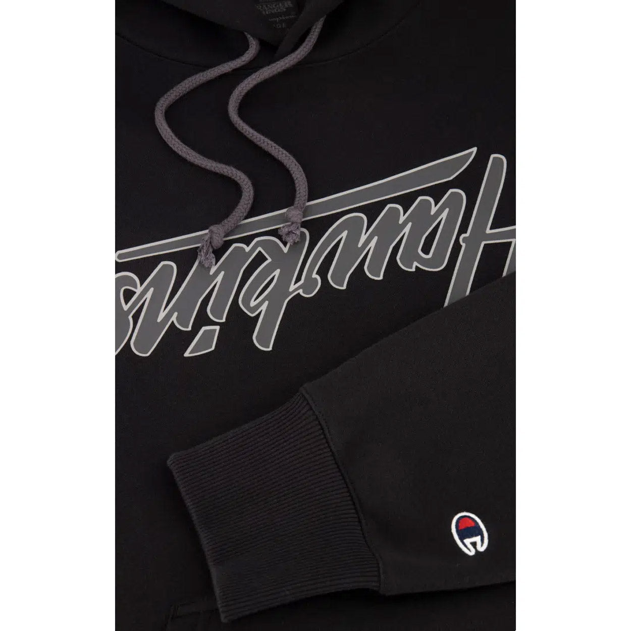 Champion X Stranger Things Hawkins hættetrøje