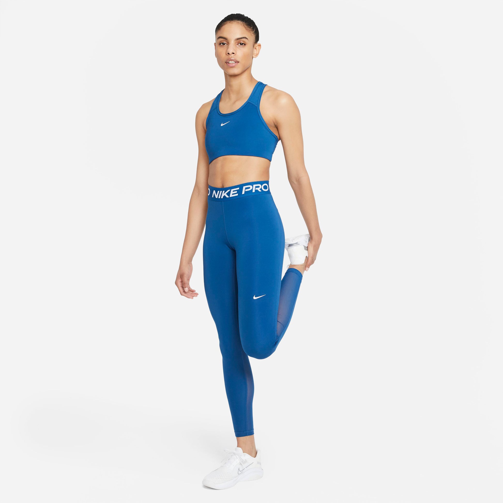 Swoosh medium-support sports bh