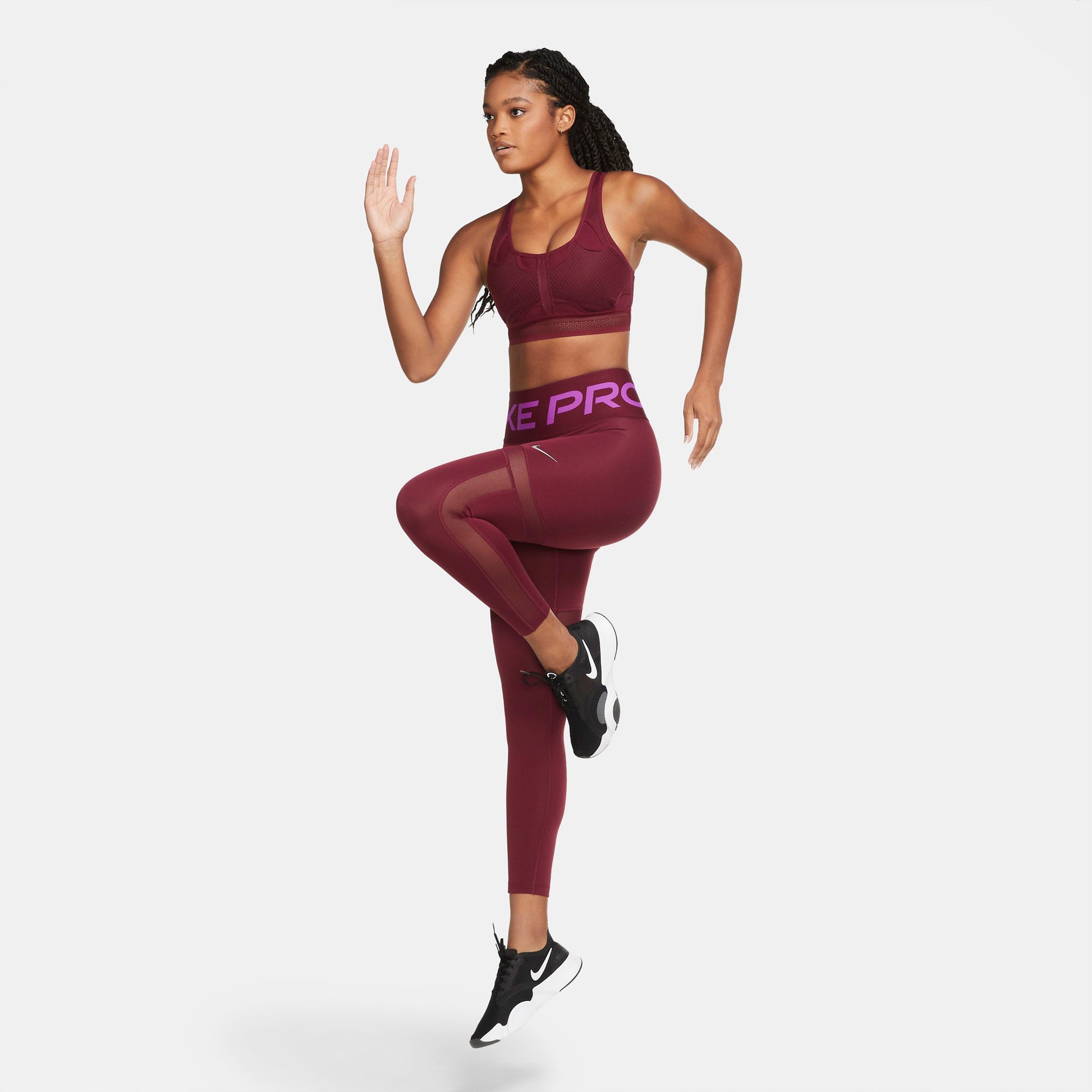 Swoosh UltraBreathe Medium-Support Sports BH