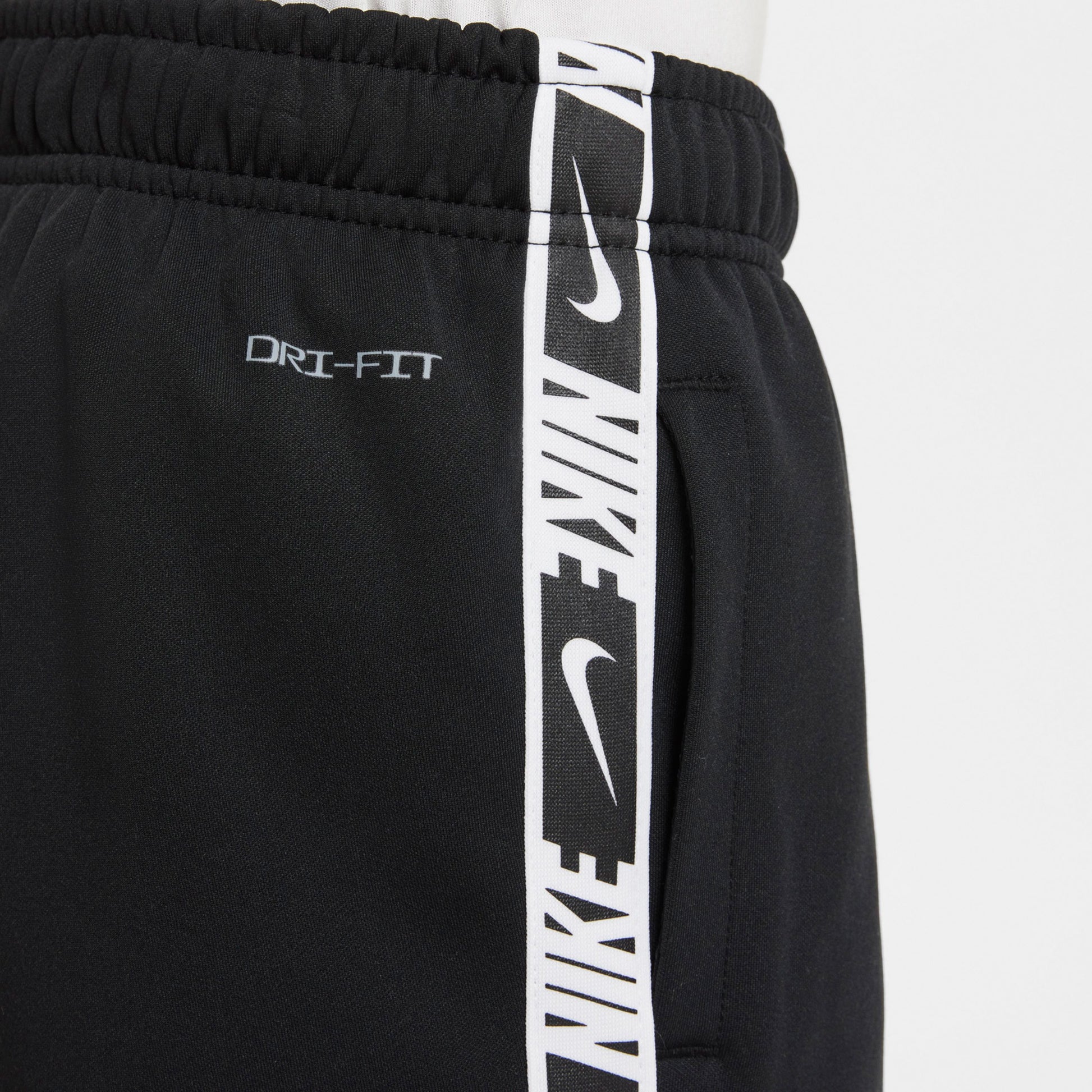 Sportswear Repeat shorts