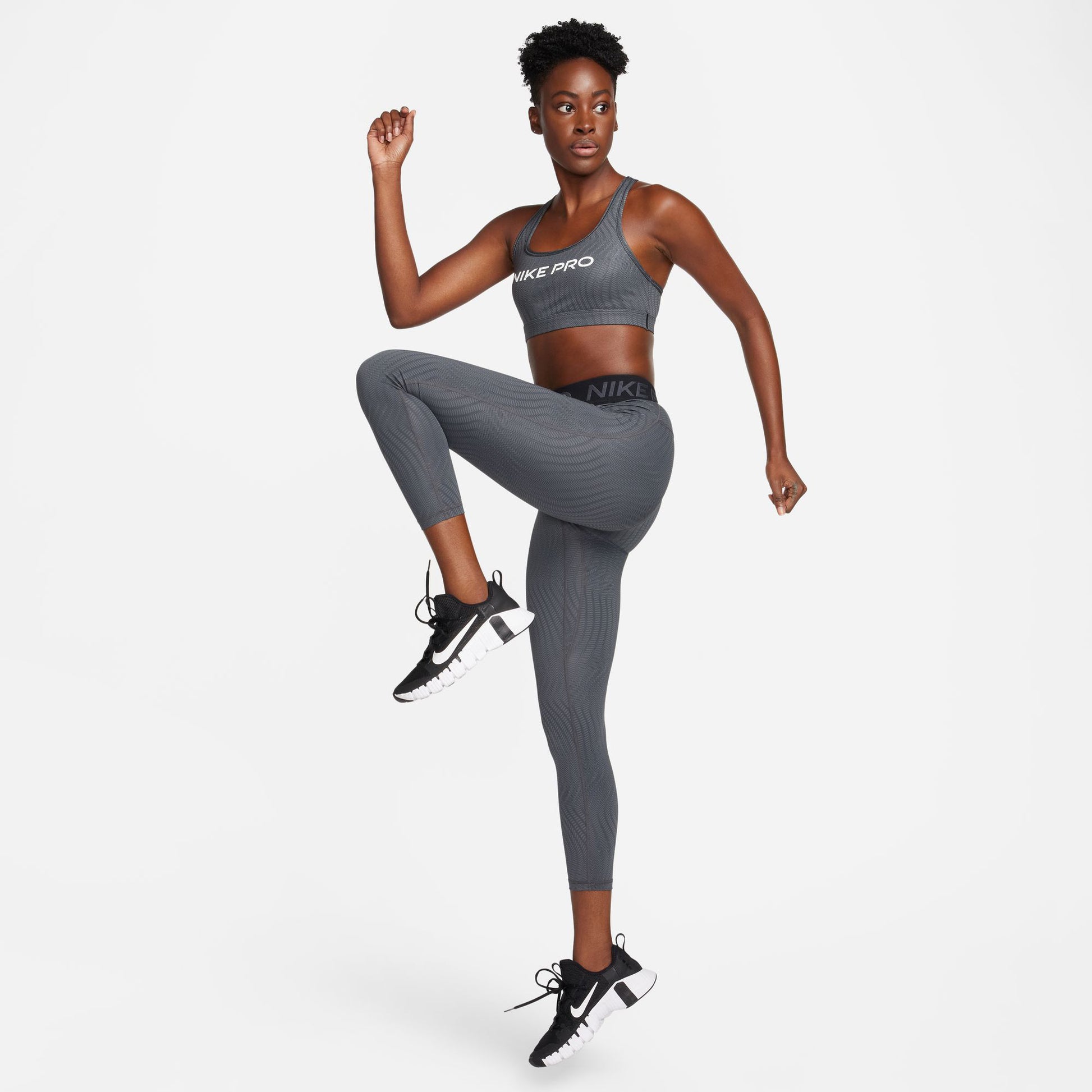 Pro Swoosh Light-Support non-padded sports bh